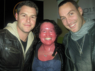 Men woman fake face pose - fake free wallpaper