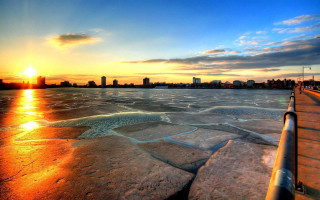 Sunset frozen lake cityscape clouds - a sunset over a free wallpaper