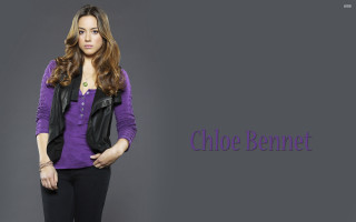 Woman purple shirt black pants - gray free wallpaper for desktop