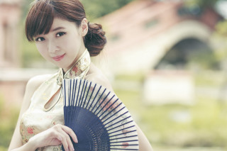 Woman dress fan smiling camera - chen jiru free wallpaper