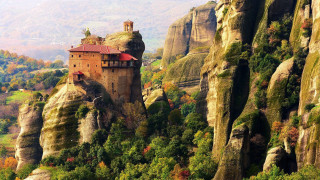 Castle cliff mountains trees autumn - top of a cliff free wallpaper