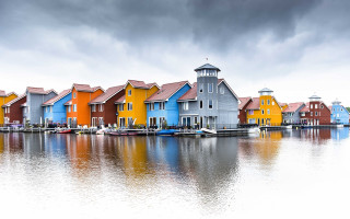 Houses lake dock boats cloudy - arie smit free wallpaper