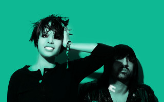 Man woman pose picture green - a picture together free wallpaper