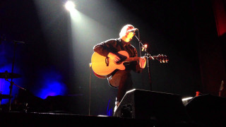 Man playing guitar concert stage - a man playing free wallpaper