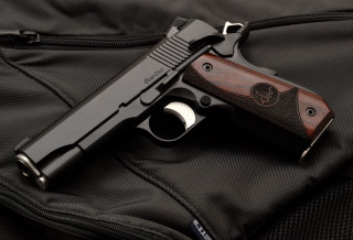 Gun luggage black background belt - a black belt free wallpaper