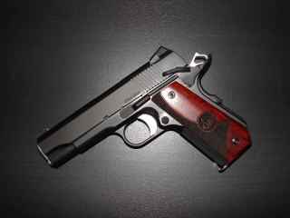 Gun red black design black - a black stripe free wallpaper