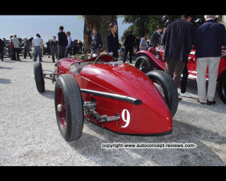 Red race car crowd arts - a red race car free wallpaper