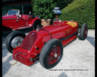 Red car green bush sign - free cars wallpaper for desktop