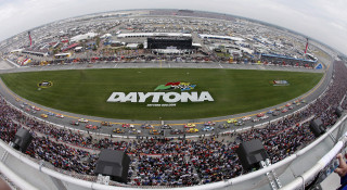 Crowd race track daytona sign - a track free wallpaper
