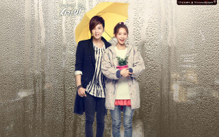 Couple people umbrella flower pot - each other holding free wallpaper