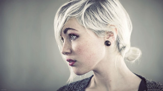 Woman messy bun black white - messy free wallpaper