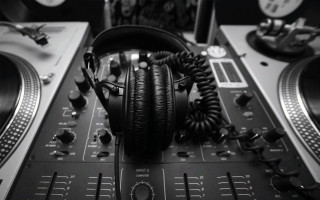 Dj mixing station headphones record - studio quality free wallpaper