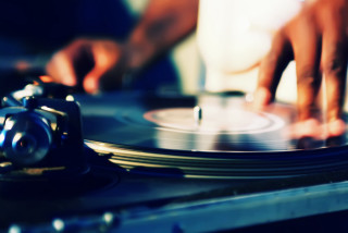 Person playing record turntable dj - analog free wallpaper