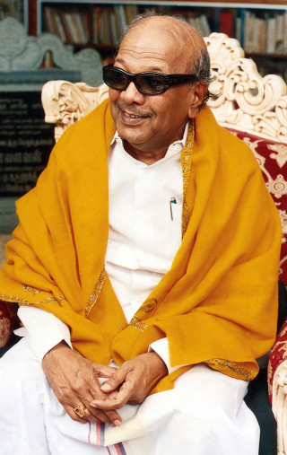 Man yellow shawl sunglasses bookcase - samikshavad free wallpaper for mobile