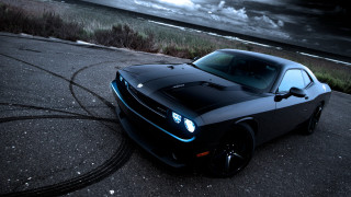 Black sports car water grass - dark night free wallpaper
