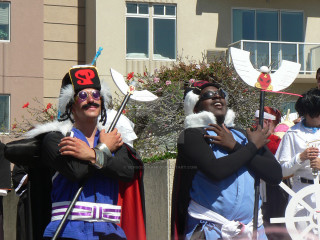 Costume group umbrellas balcony building - cosplay free wallpaper