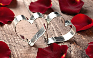 Hearts wooden table red flowers 5 - two heart free wallpaper