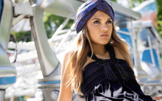 Woman black dress blue hat - a blue hat free wallpaper