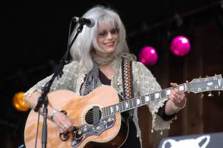 Woman white hair guitar stage - folk art free wallpaper