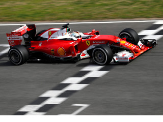 Red race car track grass 2 - ray free wallpaper for desktop