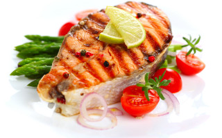Grilled fish lime tomatoes asparagus - a white plate free wallpaper