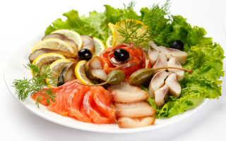 Fish vegetables white plate fork - a white plate free wallpaper