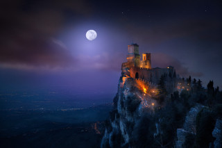 Castle hill full moon dark - a few star free wallpaper