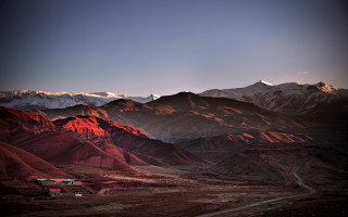 Mountain road house background winding - a house in the foreground free wallpaper