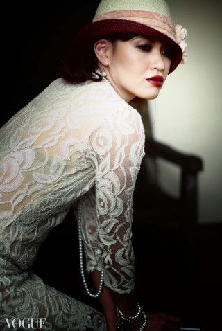 Woman hat dress posing dark - contemporary free wallpaper for mobile