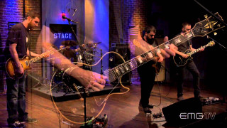 Man playing guitar singing microphone - a man playing free wallpaper