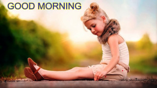 Little girl sitting ground feet - a little girl free wallpaper