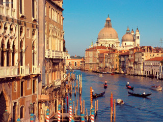 Canal gondolas buildings background view - canaletto free wallpaper