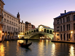 Boat under bridge canal nighttime - canaletto free wallpaper