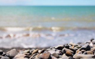 Beach rocks water cloudy sky 9 - depth of field free wallpaper