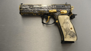 Gold black gun design handle - a black handle free wallpaper