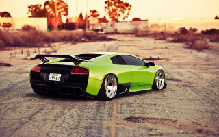 Green sports car desert sunset - a license plate free wallpaper