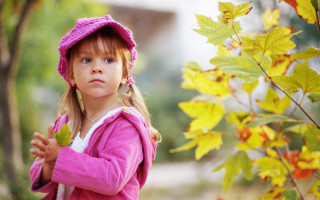 Little girl pink jacket green - a little girl free wallpaper
