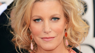 Blonde woman blue eyes pink - feminist free wallpaper