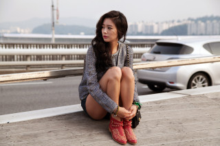 Woman car bridge gray sweater - byeon sangbyeok free wallpaper
