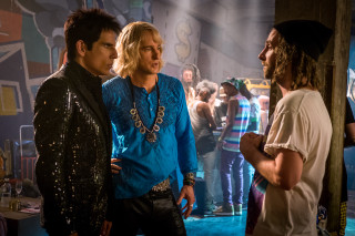 Group people room man blue - movie still free wallpaper