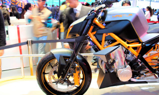 Motorcycle showroom display crowd people - vector free wallpaper