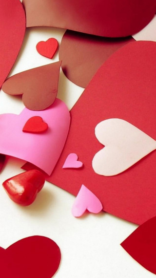Hearts on table paper red - free hearts wallpaper for mobile