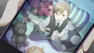 Person holding cellphone picture teddy - a picture of a person holding free wallpaper