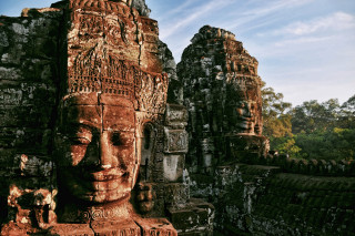 Large head stone wall park - tree and bushes free wallpaper