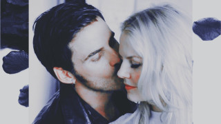 Man woman kissing blue white - fine art free wallpaper