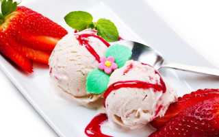 Ice cream strawberries plate spoon 2 - a plate free wallpaper