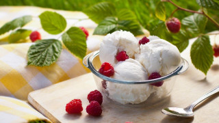 Ice cream raspberries spoon napkin - a cutting board free wallpaper