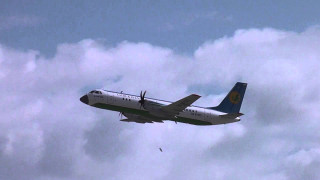 Plane flying sky clouds blue 3 - foto realistic free wallpaper