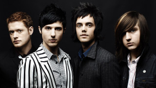 Young men black background striped - daylight free wallpaper