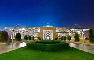 Building clock tower green lawn - abdullah gërguri free wallpaper